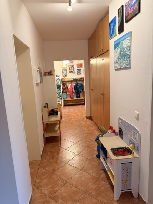 Flur mit Spielzeug