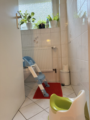 Toilette mit Töpfchen Toilette mit Töpfchen