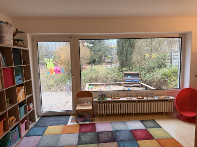 Großes Panoramafenster für viel Tageslicht